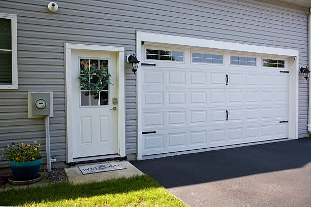 24/7 Emergency Garage Door Panel Replacement experts in Tremont, IL